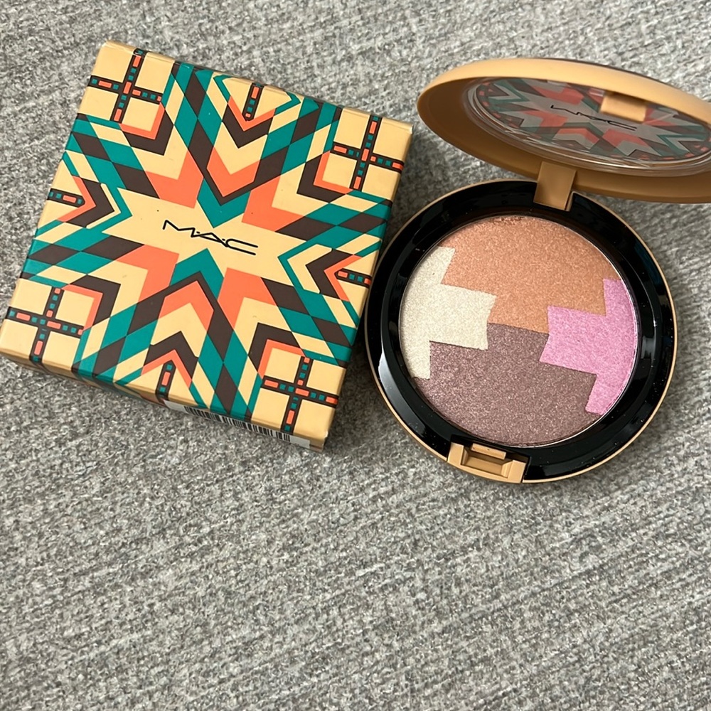 Mac Cosmetics Limited Edition powder Dunes at Dusk New In Box 100% Authentic